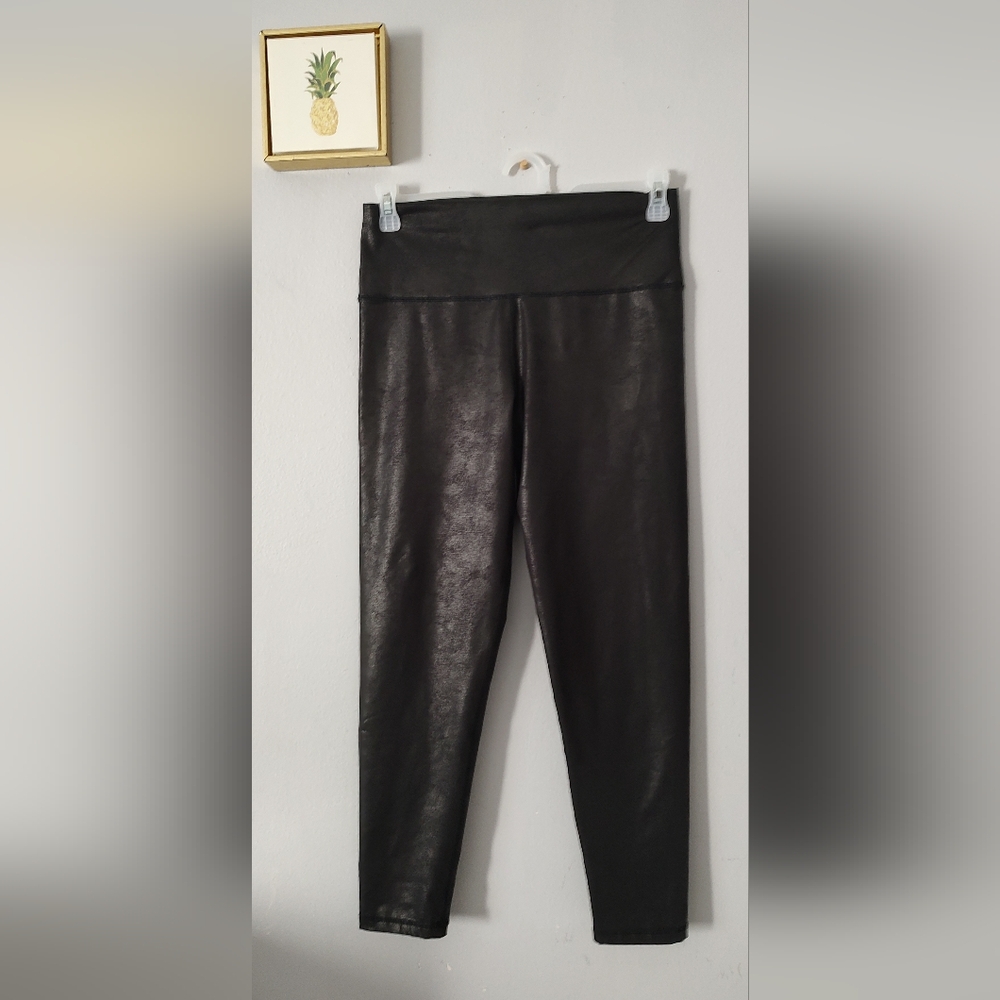 Active wear Offline Leggings Women  Color Black Shine High Rise New Without Tags